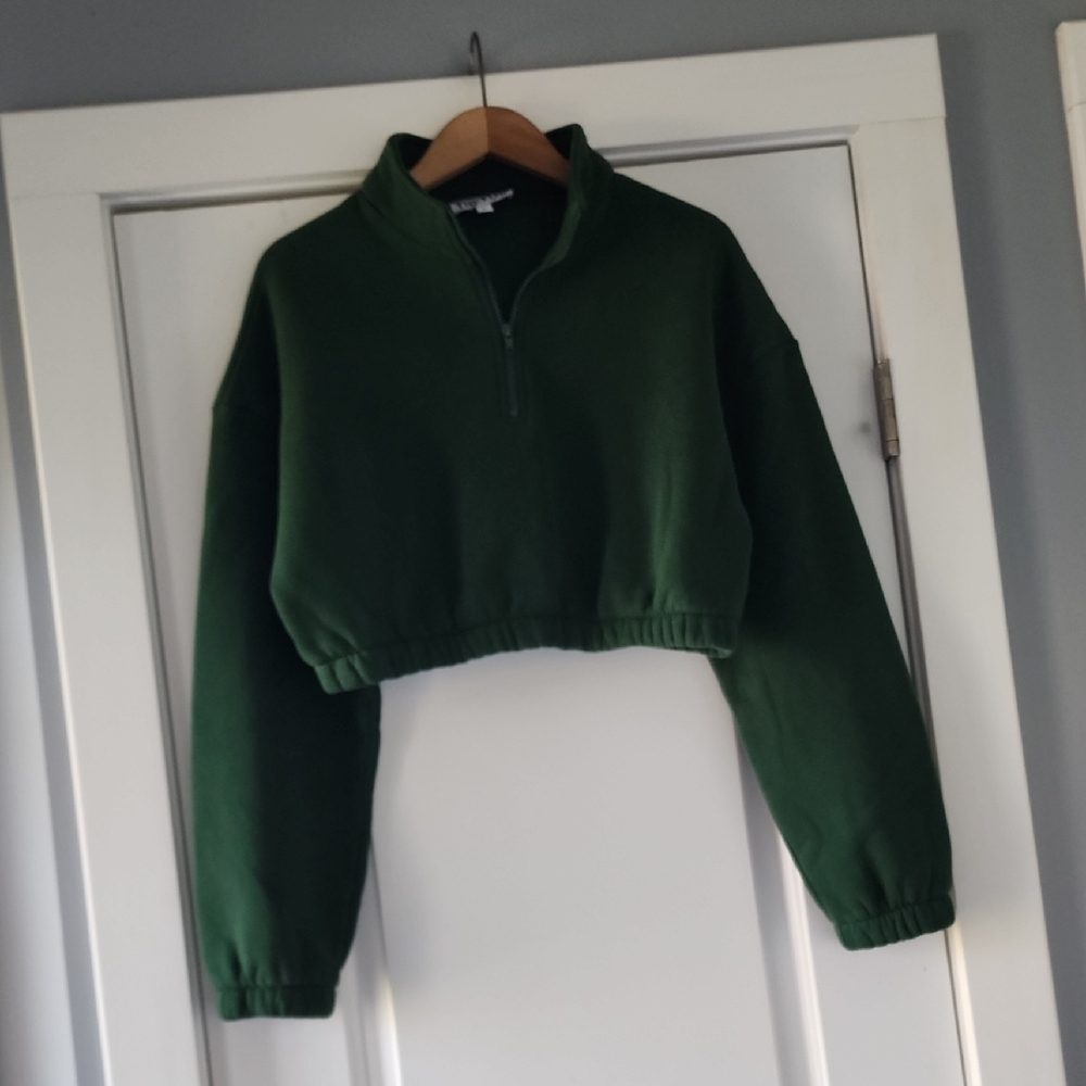 Green Cropped Half Zip Pullover Sweatshirt!